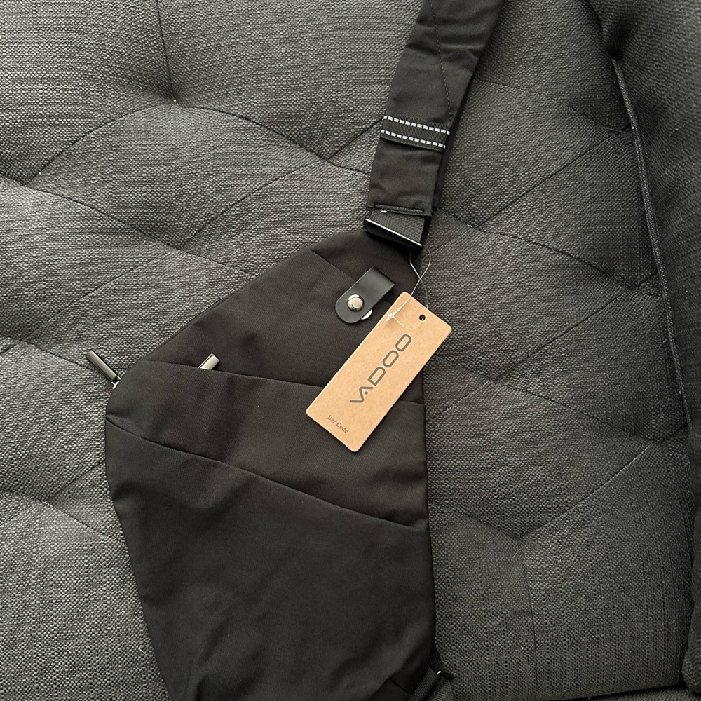 NWT! Vadoo Black cross body bag